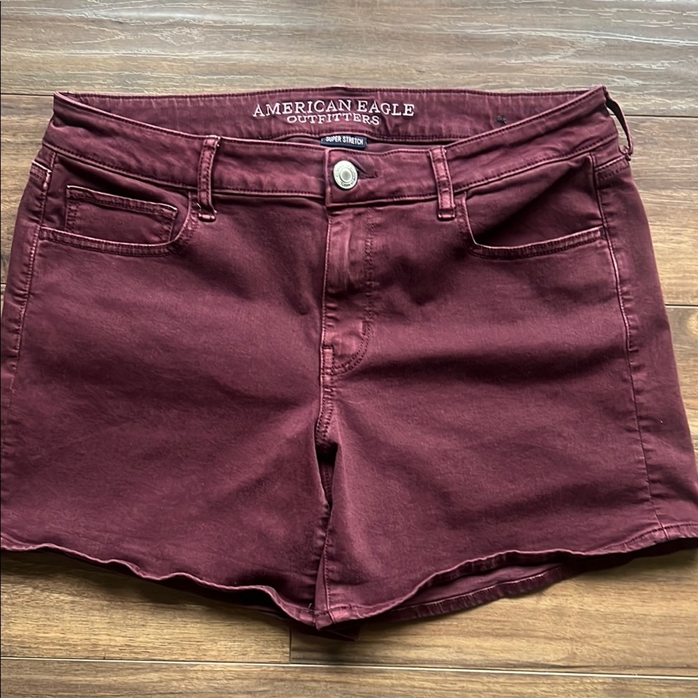 American Eagle Outfitters burgundy 5” Jean Shorts Mid-Rise Casual super stretch